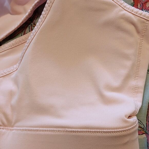 Fabletics Mila Medium Impact Sports Bra Athletic. Athleisure. Active. - Picture 7 of 11